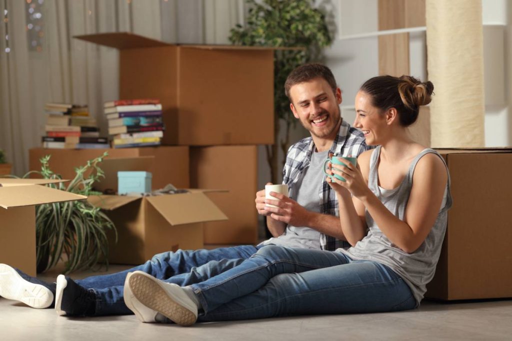 un couple en plein démenagement sans aucun stress