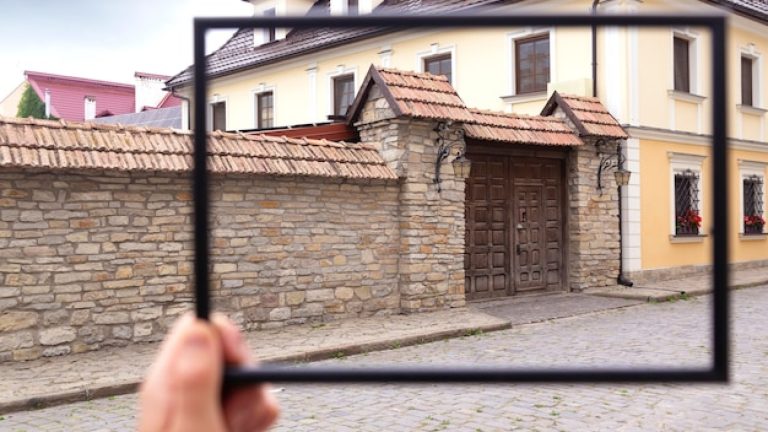 Valoriser son bien immobilier grâce à l’enduit effet pierre : une touche authentique et rentable !